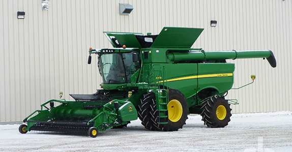 2015 John Deere S690 combine for sale at a Ritchie Bros. farm equipment auction. 2015 John Deere S690 combine for sale at a Ritchie Bros. farm equipment auction.