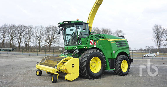2016 JOHN DEERE 8400I Forage Harvester sold at Ritchie Bros. farm equipment auction.